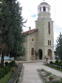 Най-голямата камбана, лята от Лимонови, се намира в църквата на отец Боян Саръев в Кърджали