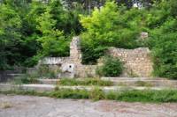 Днес от Сливенската Света гора са останали само тези буренясали руини