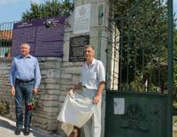 Мемориалната плоча в памет на героя бе открита от зам.-кмета на Балчик Митко Петров и арх. Миломир Богданов 