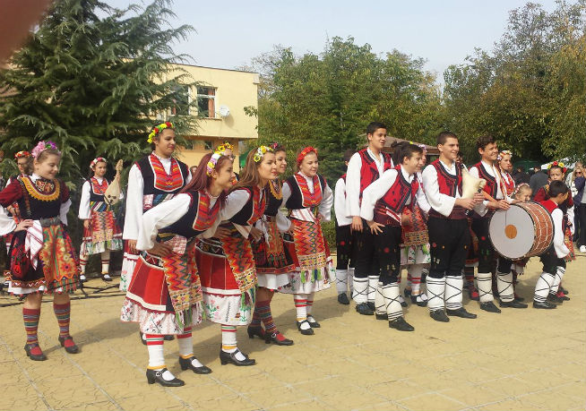 Ансамбъл „Загорче“ представя „Щръкливата“ и „Янкината“ в 15 европейски града