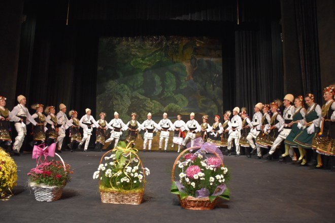 "Люляков приказка" представи в Ловеч за рожденния си ден фолклорният танцов състав "Магия"