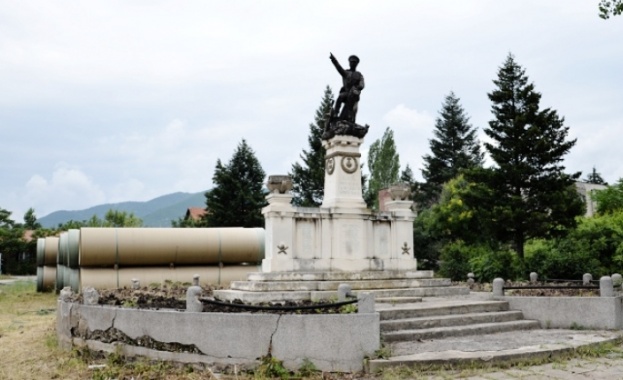 Търсят се още 7 000 лева за паметника на Шести артилерийски полк в Сливен