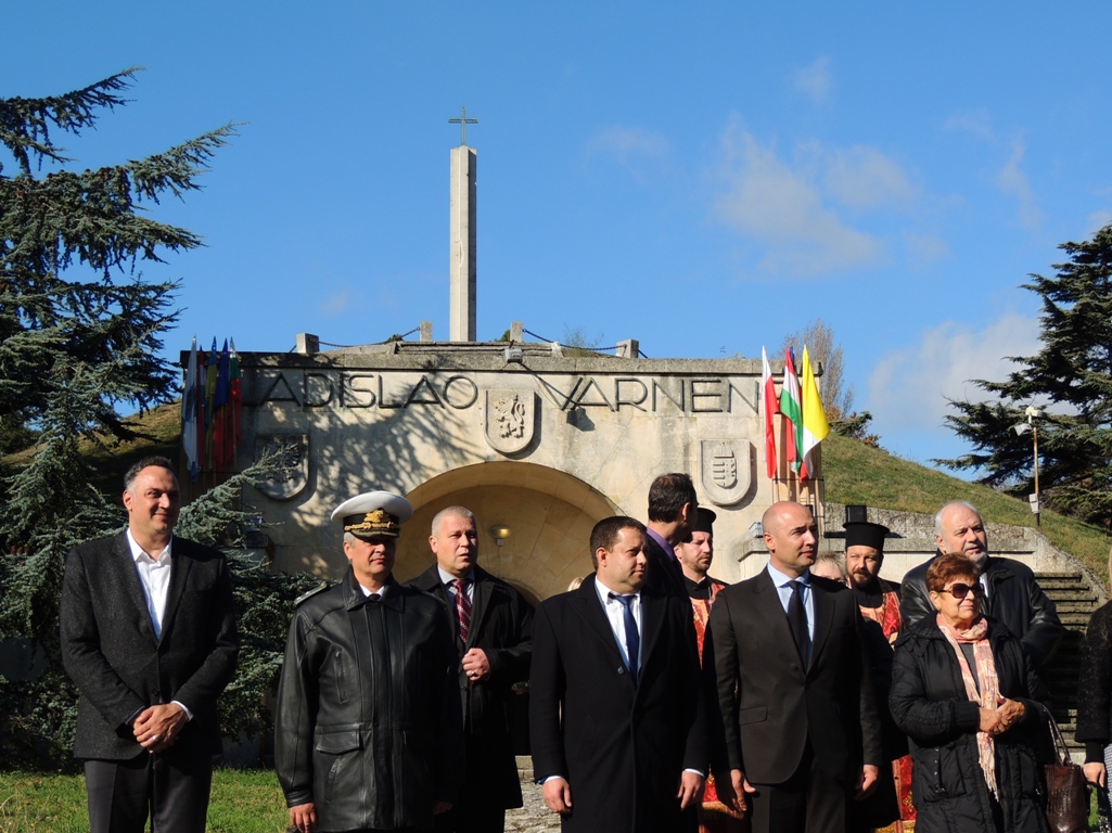 Почетоха паметта на загиналите воини в битката при Варна през 1444 г.
