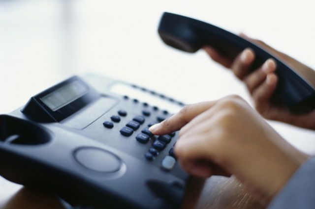 Позвъняванията на национални телефони с код 0700 ни струват скъпо