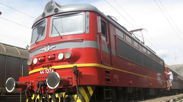 БДЖ призна за проблема с локомотивите