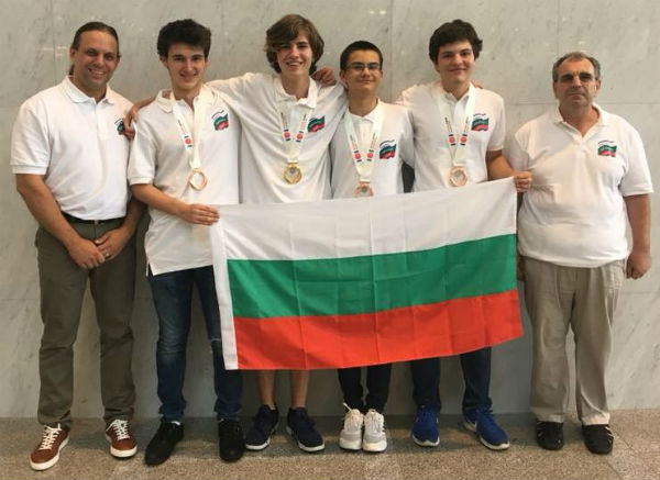 Наша гордост: Българчета се връщат с 4 медала от Международната олимпиада по информатика в Япония