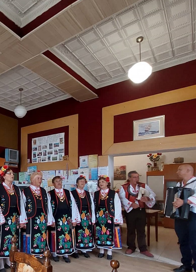 Фолклорна група „Дъбравка“ от с. Извор записа с помощта на фонд „Култура“ диск с автентични странджански песни