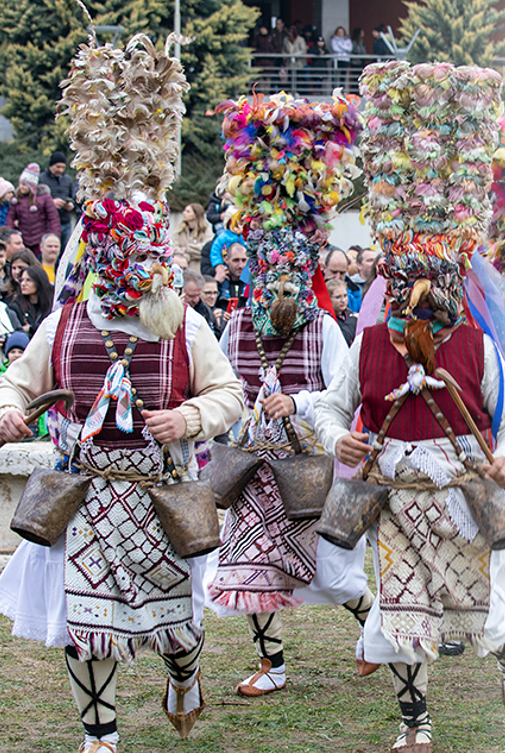 Кукери, бабугери, арапи и старци ще огласят с хлопките си Стара Загора на Фестивала на маскарадните игри
