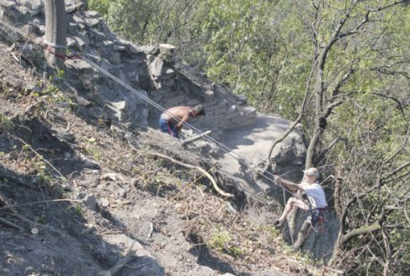 Археолози разкриха нова кула в крепостта Трапезица