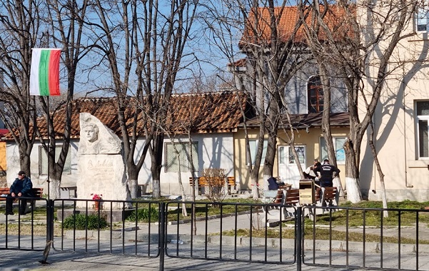 В Асеновград обновиха градинката на Левски