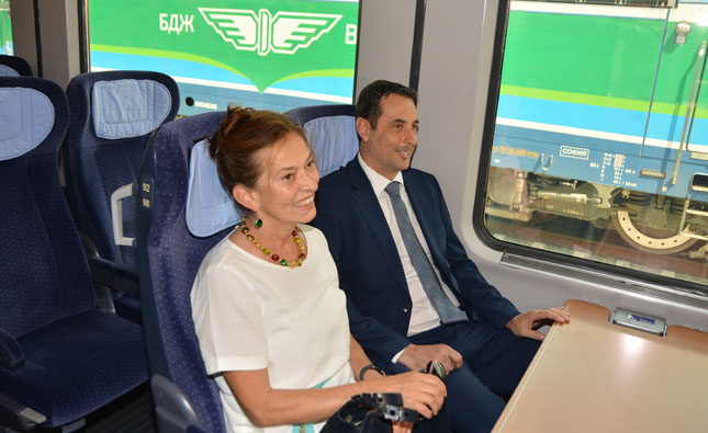 Пускат още влакове между София и Бургас