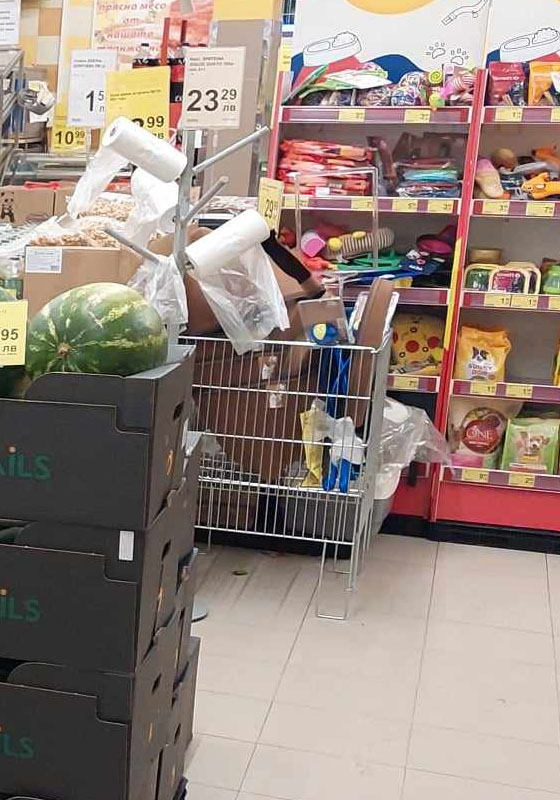 Верига супермаркети започна да таксува малките торбички, но не информира коректно за това клиентите си