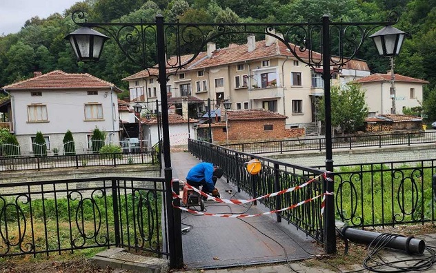 В Трявна започна укрепването на втори железен мост